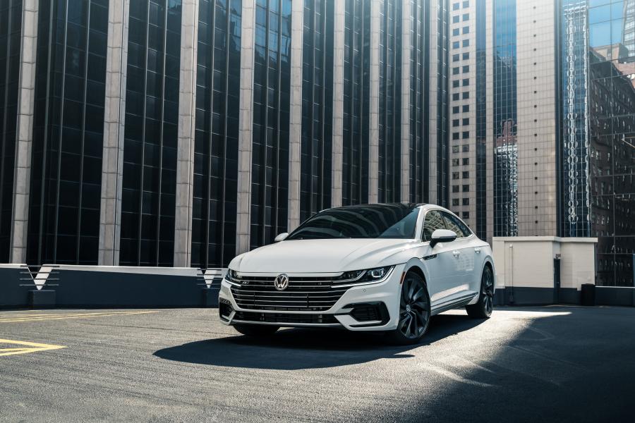  Volkswagen Arteon 4Motion R-Line 2019 года  (NA) (фото 1 из 40)